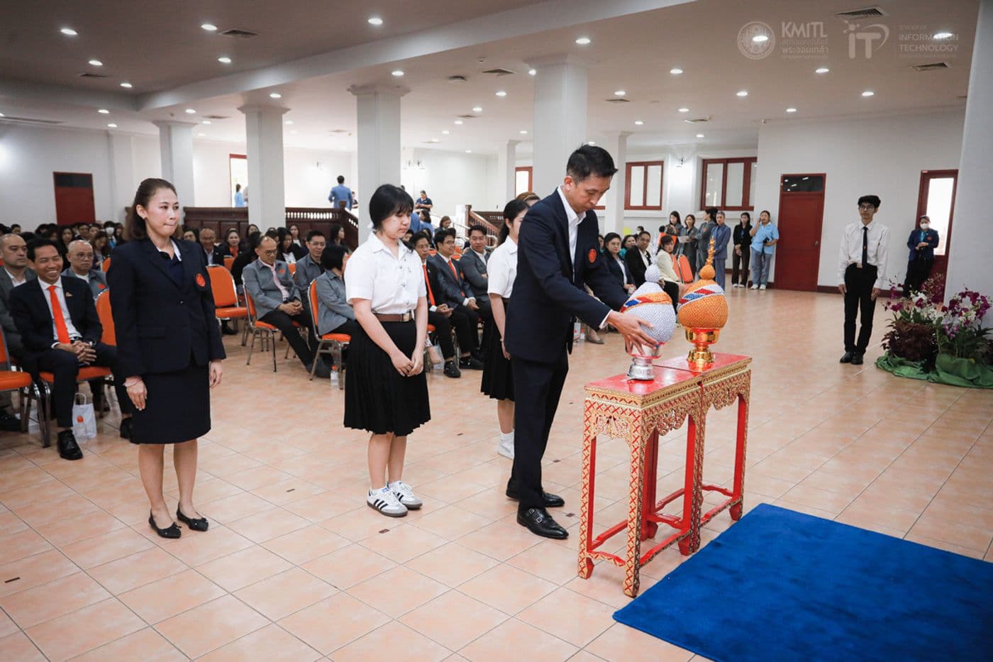 Personnel of the School of Information Technology at Ladkrabang participated in the merit-making and almsgiving ceremony