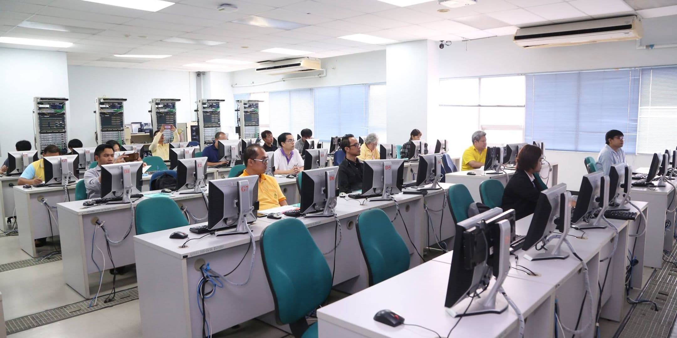 เด็กไอทีลาดกระบัง คว้ารางวัล  “ บทความวิจัยดีเด่น ”