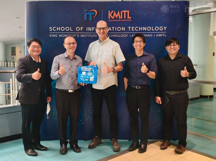 หารือเกี่ยวกับความร่วมมือทางวิชาการ