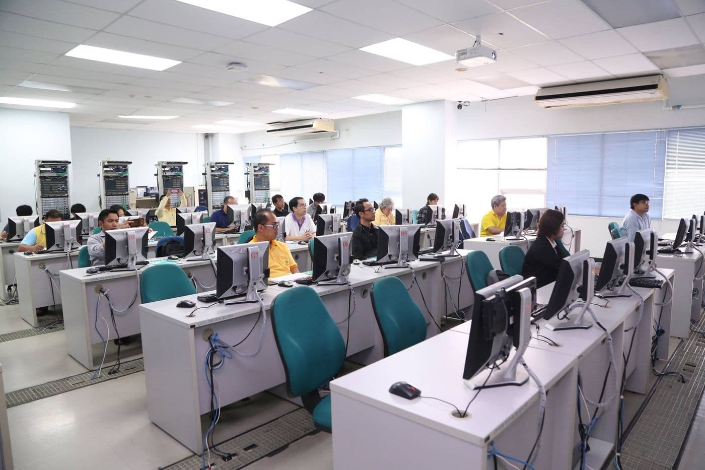 หลักสูตร IoT Fundamentals Workshop สำหรับผู้สอนในโครงการเครือข่ายสถาบันการศึกษาของซิสโก้ รุ่น 1