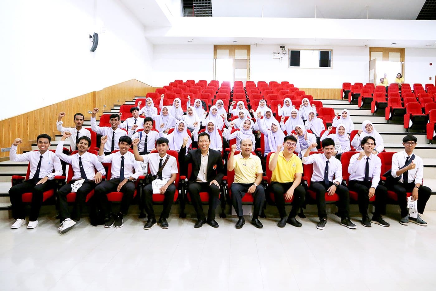 คณะวิทยาการสื่อสาร ม.อ. ปัตตานี เข้าเยี่ยมชมคณะไอทีลาดกระบัง