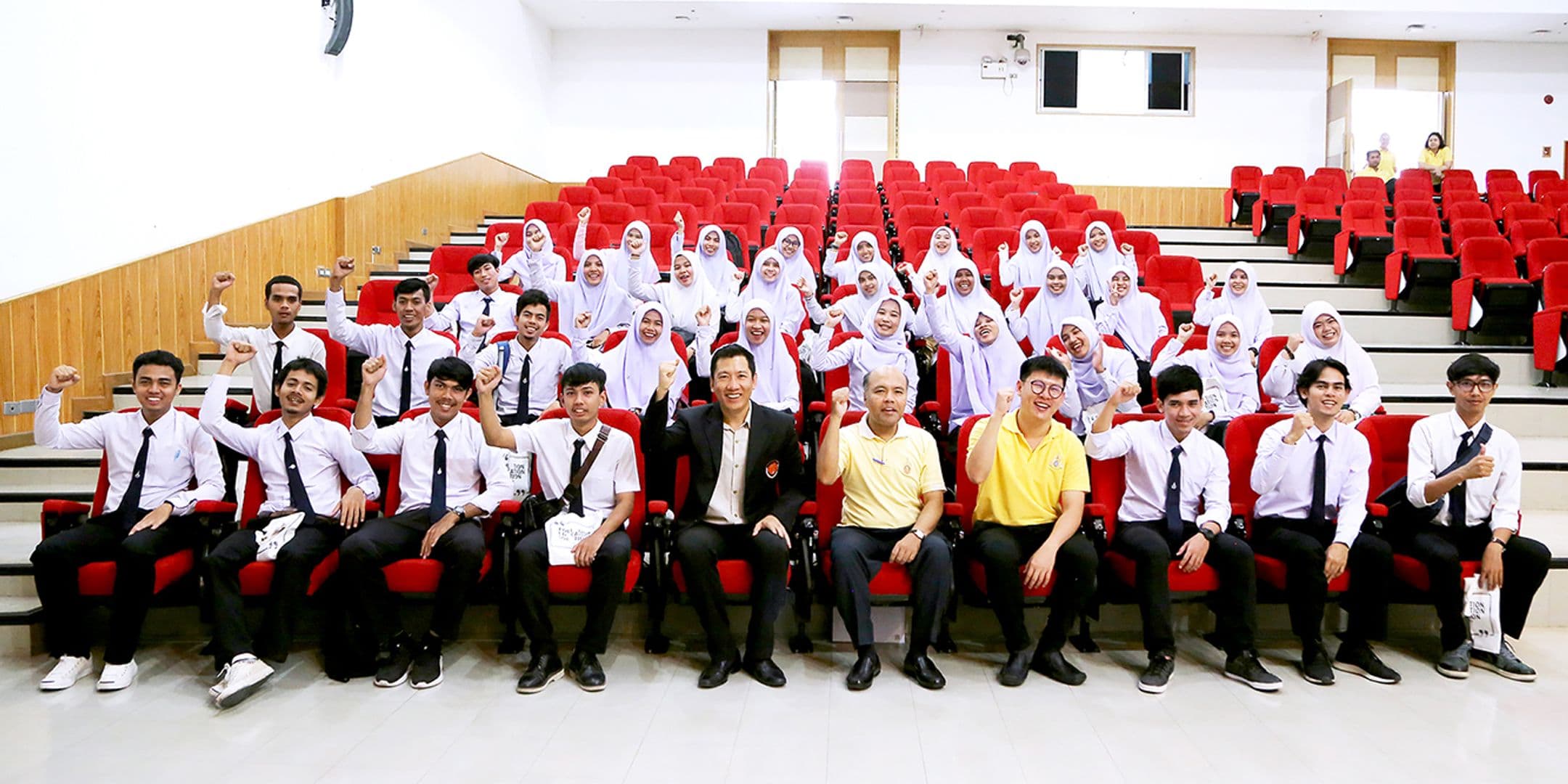 คณะวิทยาการสื่อสาร ม.อ. ปัตตานี เข้าเยี่ยมชมคณะไอทีลาดกระบัง